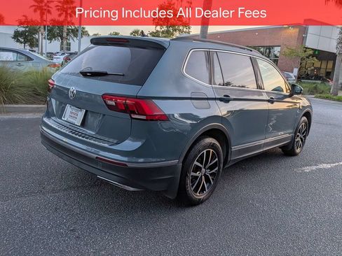 Used 2021 Volkswagen Tiguan SE w/ Panoramic Sunroof Package FWD image 4