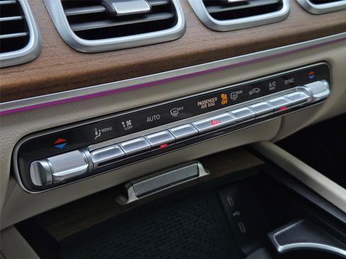 Used 2024 Mercedes-Benz GLS 450 4MATIC image 21