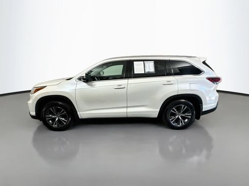 Used 2016 Toyota Highlander XLE AWD/4WD image 4