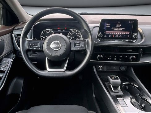 Used 2023 Nissan Rogue S image 8