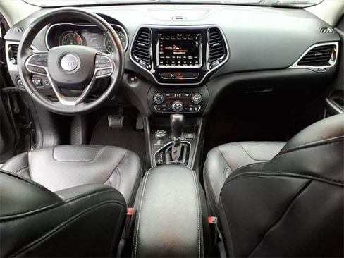 Used 2019 Jeep Cherokee Limited image 25