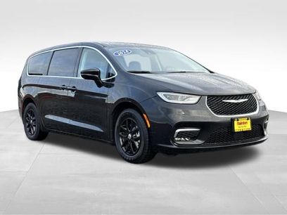 Used 2024 Chrysler Pacifica Touring-L