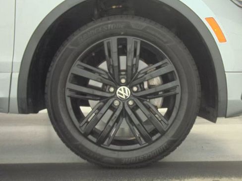 Used 2022 Volkswagen Tiguan SE R-Line image 11