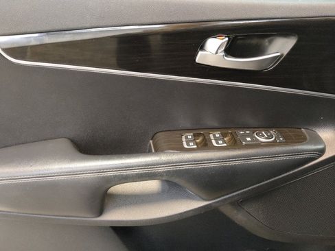 Used 2019 Kia Sorento LX image 27