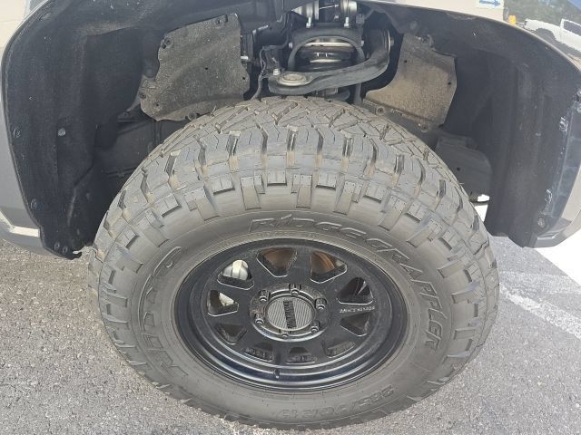 Used 2024 Toyota Tacoma SR5 AWD/4WD image 18