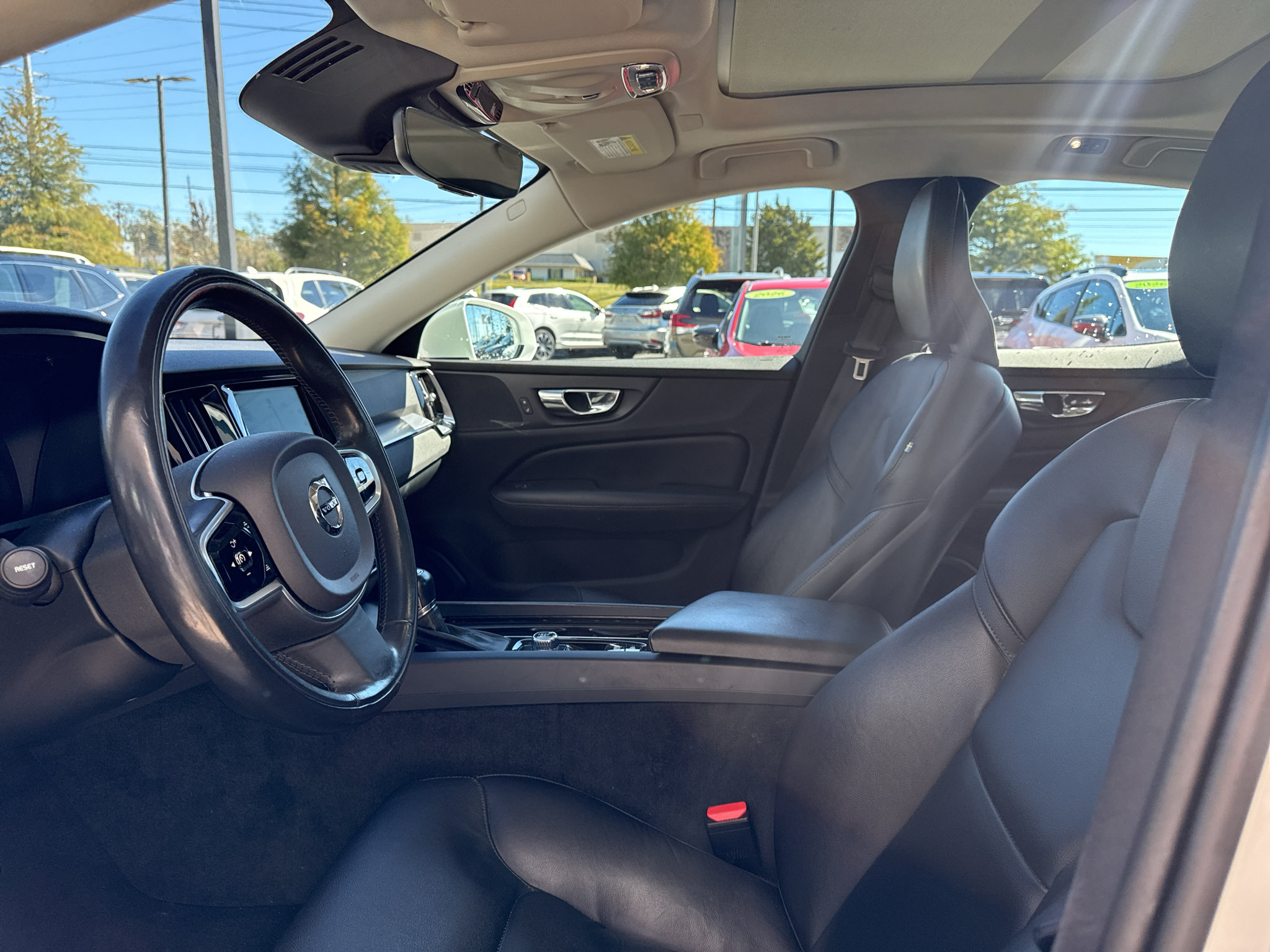 Used 2020 Volvo S60 T6 Momentum AWD/4WD image 9