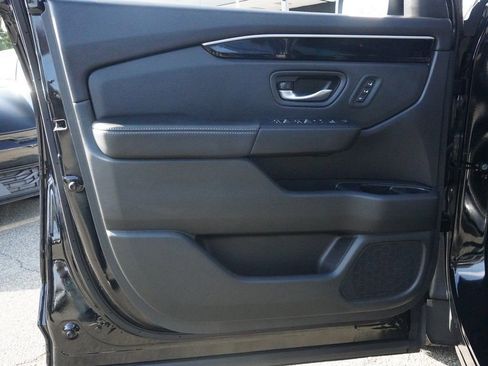 Used 2025 Honda Pilot Touring image 24