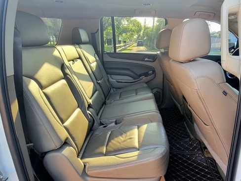Used 2017 Chevrolet Suburban LT RWD image 7