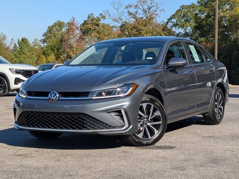 Used 2025 Volkswagen Jetta S image 4