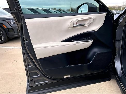 Used 2023 Toyota Crown Limited image 20