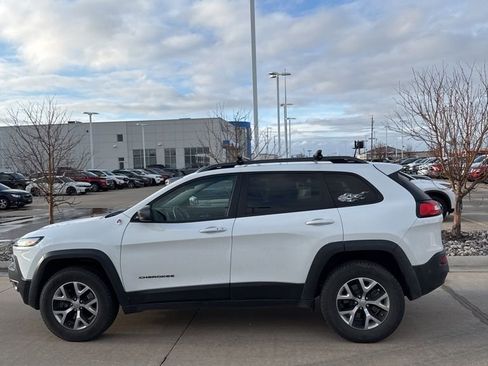 Used 2016 Jeep Cherokee Trailhawk w/ Comfort/Convenience Group image 11