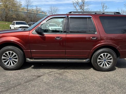 Used 2017 Ford Expedition XLT AWD/4WD image 5