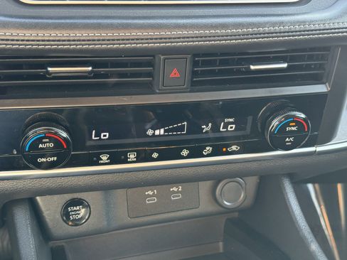 Used 2024 Nissan Rogue SV image 16