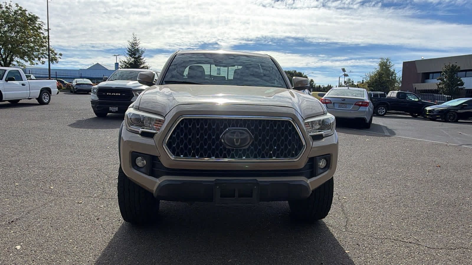 Used 2018 Toyota Tacoma TRD Off-Road AWD/4WD image 2