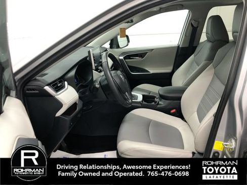 Used 2019 Toyota RAV4 Limited w/ Carpet Mat Package AWD/4WD image 11