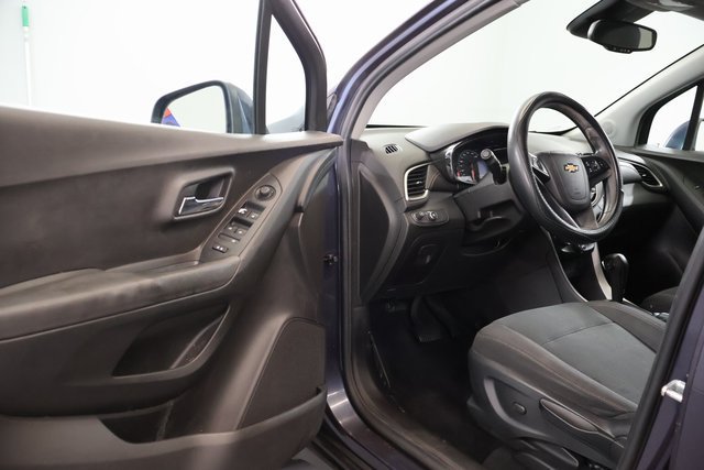 Used 2019 Chevrolet Trax LS w/ Tint and Cruise Package FWD image 8