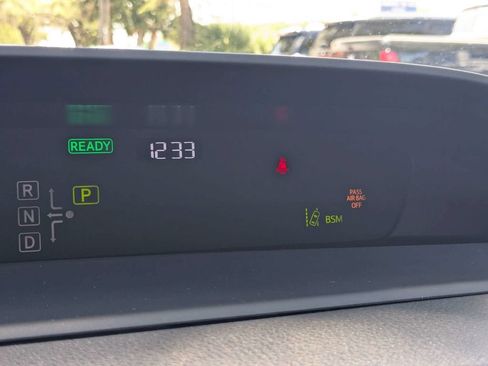Used 2022 Toyota Prius FWD image 39