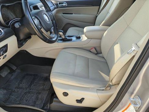 Used 2020 Jeep Grand Cherokee Laredo AWD/4WD image 15