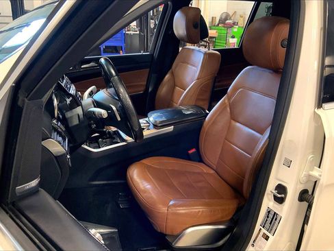 Used 2017 Mercedes-Benz GLS 550 4MATIC image 10