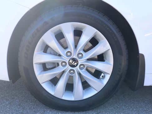 Used 2018 Kia Optima EX w/ Premium Package image 11