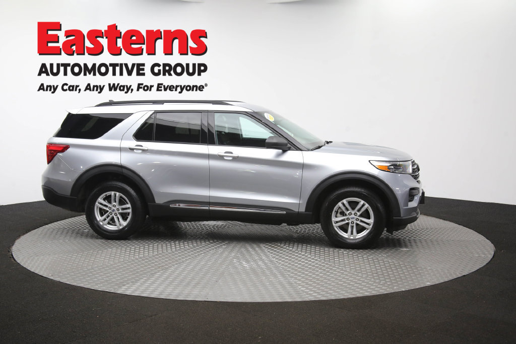 Used 2023 Ford Explorer XLT AWD/4WD image 49