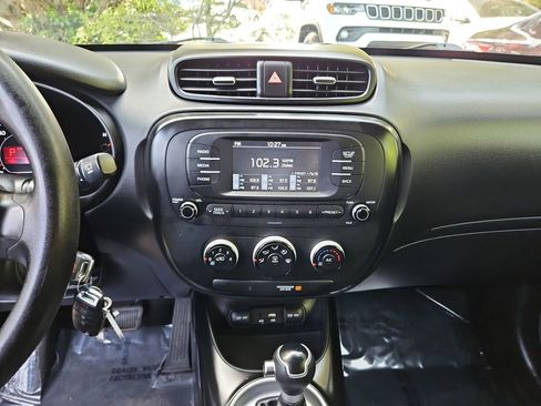 Used 2018 Kia Soul FWD image 16