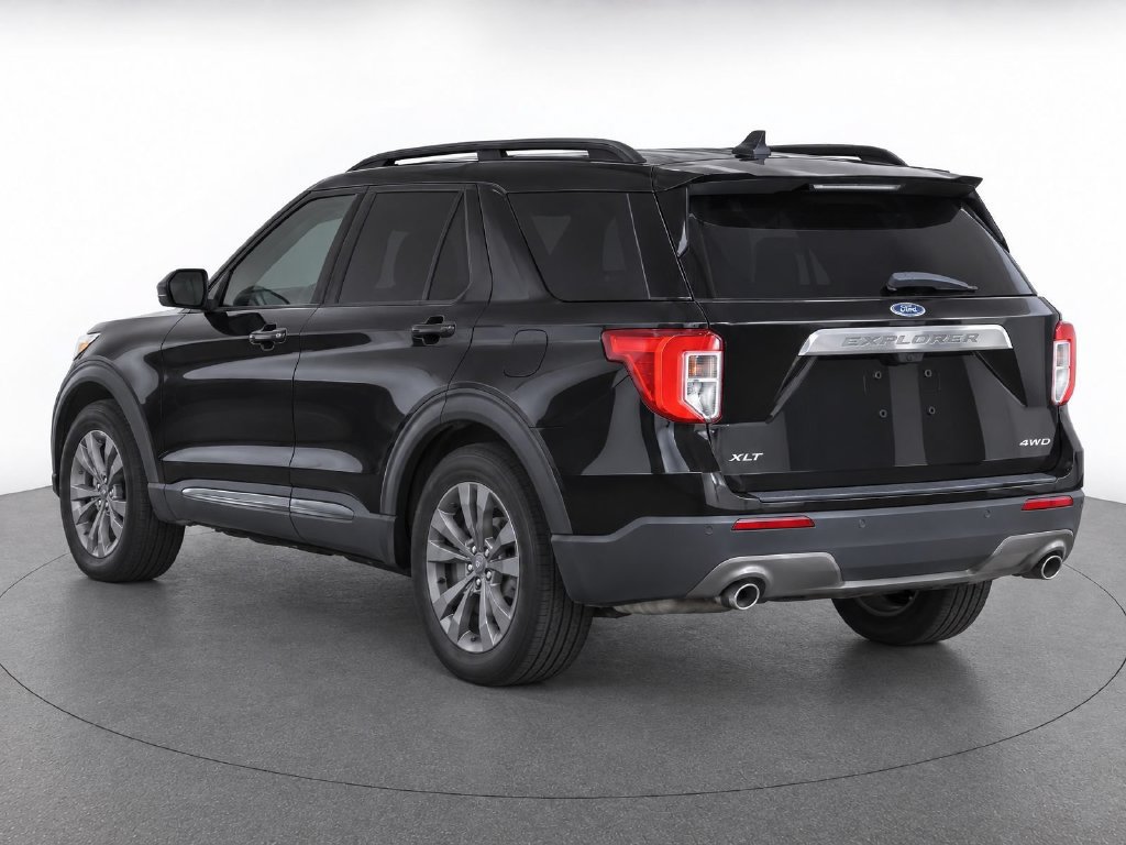 Used 2024 Ford Explorer XLT w/ Equipment Group 202A AWD/4WD image 4