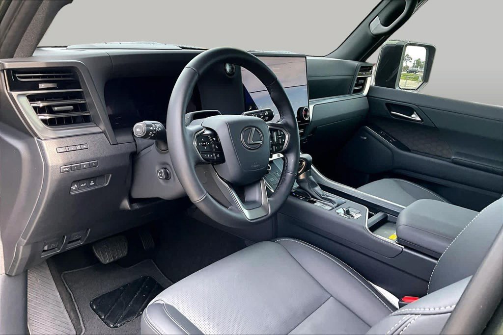 Used 2026 Lexus GX 550 w/ Cold Area Package AWD/4WD image 18