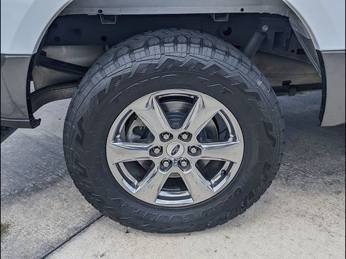 Used 2018 Ford F150 XLT w/ Equipment Group 302A Luxury AWD/4WD image 18