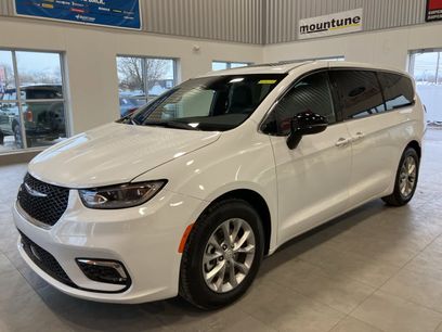 Used 2026 Chrysler Pacifica Limited