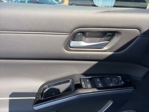 New 2026 Nissan Pathfinder SL image 11