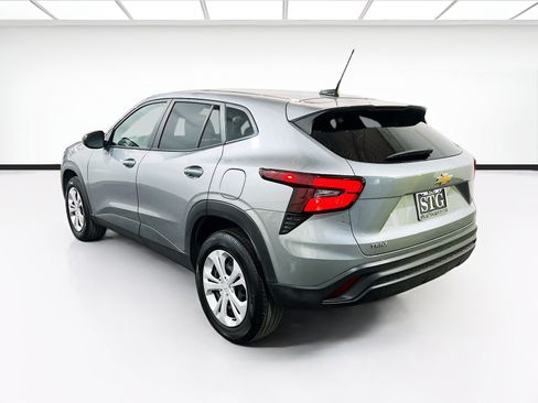 Used 2025 Chevrolet Trax LS FWD image 6
