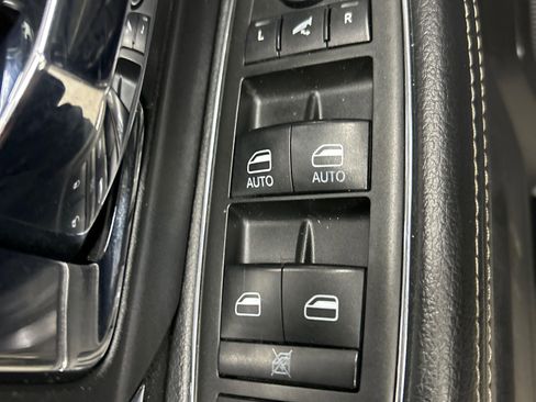 Used 2015 RAM 1500 Laramie w/ Convenience Group AWD/4WD image 9
