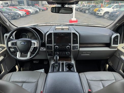 Used 2019 Ford F150 Lariat w/ Equipment Group 502A Luxury AWD/4WD image 20