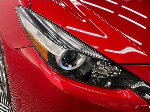 Used 2018 MAZDA MAZDA3 Touring FWD image 26