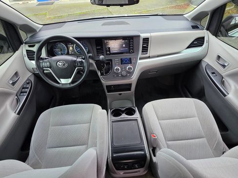 Used 2018 Toyota Sienna LE FWD image 14