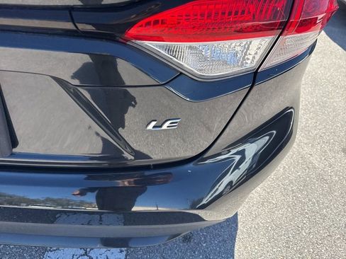 Used 2021 Toyota Corolla LE image 10