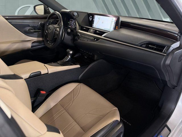 Used 2019 Lexus ES 300h w/ Accessory Package 2 FWD image 26