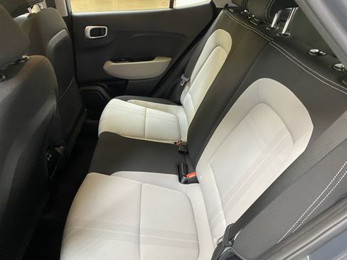 Used 2024 Hyundai Venue SEL image 22