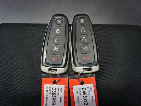 Used 2017 Ford Escape Titanium image 16