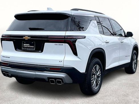 Used 2024 Chevrolet Traverse LT image 2