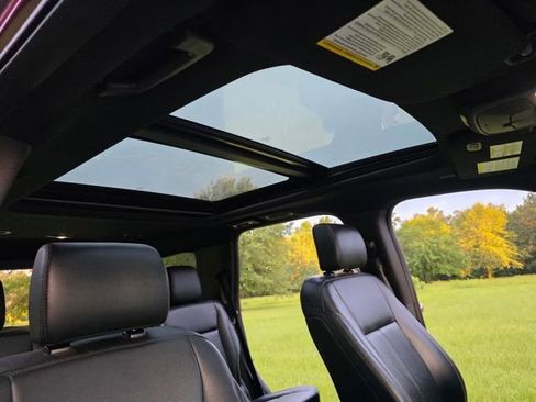 Used 2019 Ford Expedition XLT w/ Equipment Group 202A AWD/4WD image 18