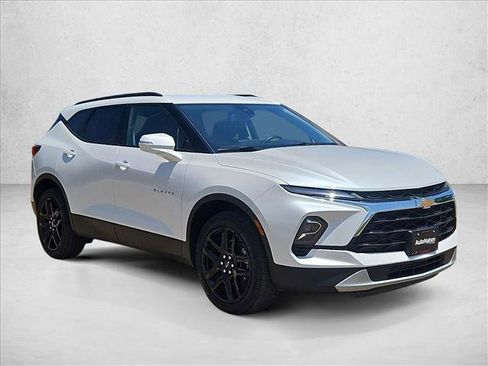 Used 2024 Chevrolet Blazer LT FWD image 9