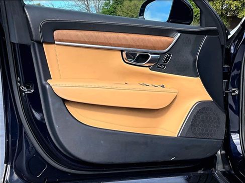 Used 2017 Volvo S90 T6 Inscription w/ Vision Package image 26