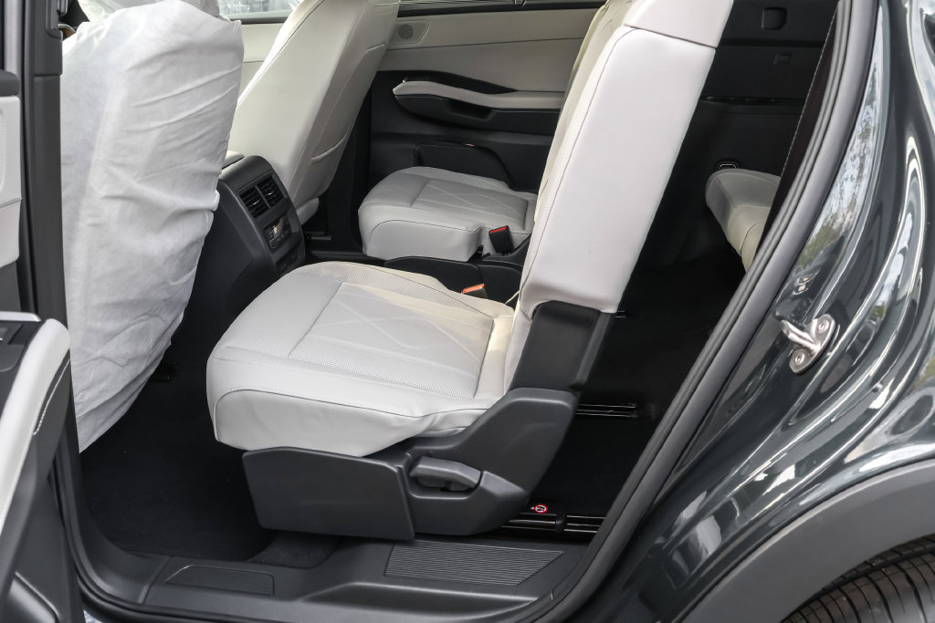 New 2027 Volkswagen Atlas SEL R-Line AWD/4WD image 35