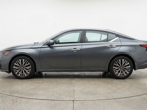 Used 2025 Nissan Altima 2.5 SV FWD image 5