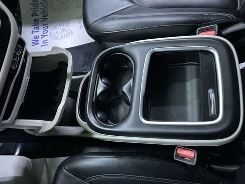 Used 2022 Chrysler Pacifica Touring-L w/ Uconnect Theater Family Group image 27