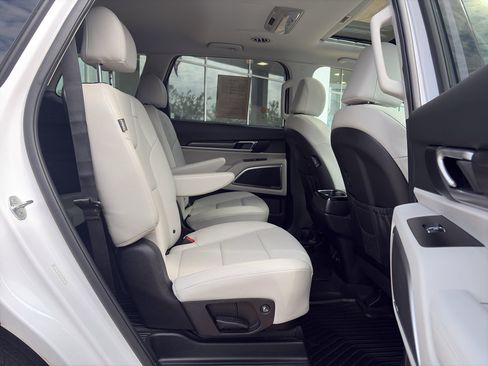 Used 2025 Kia Telluride S FWD image 18