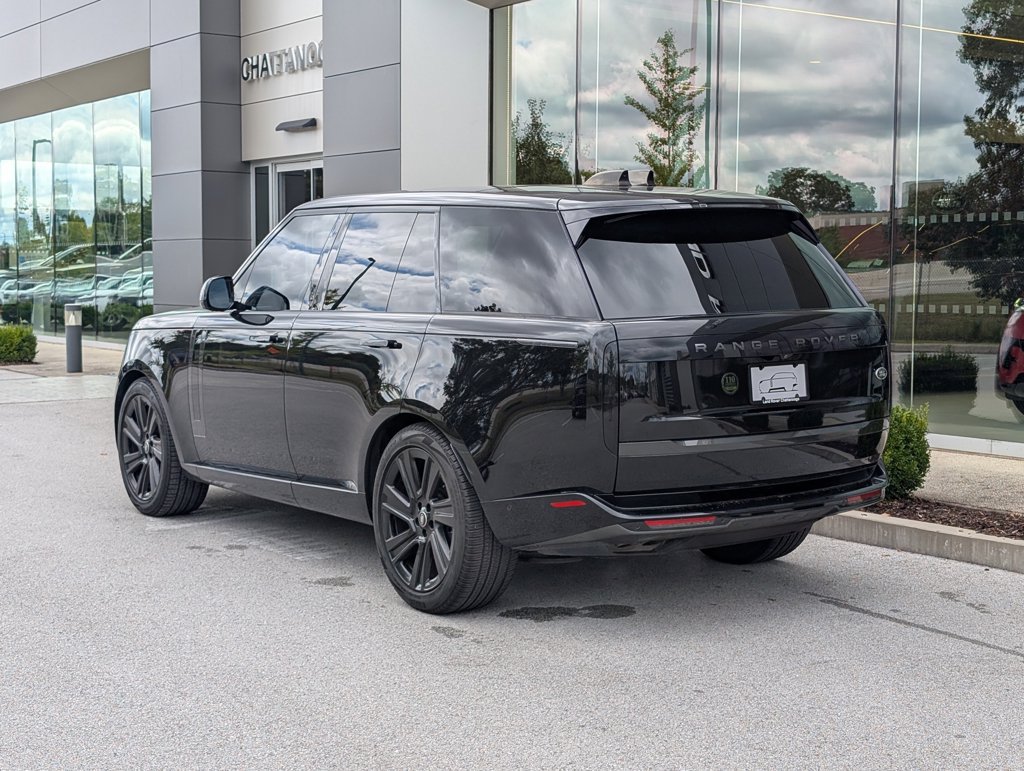 Used 2023 Land Rover Range Rover SE AWD/4WD image 3