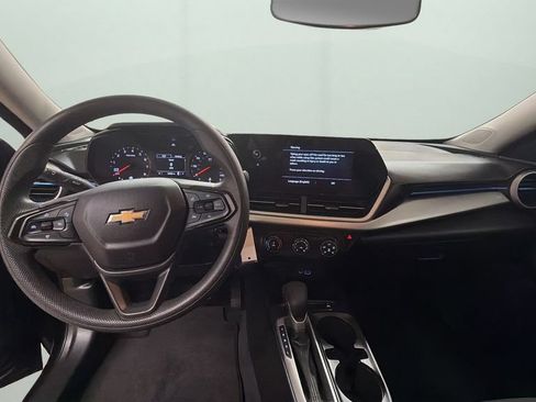 Used 2026 Chevrolet Trax LS FWD image 10